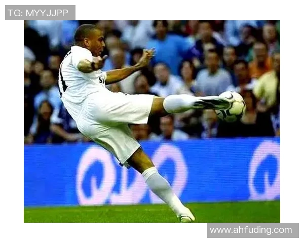 传奇足球明星经典动作回顾与解析展现他们的无与伦比技巧与风采 传奇足球明星经典动作回顾与解析展现他们的无与伦比技巧与风采