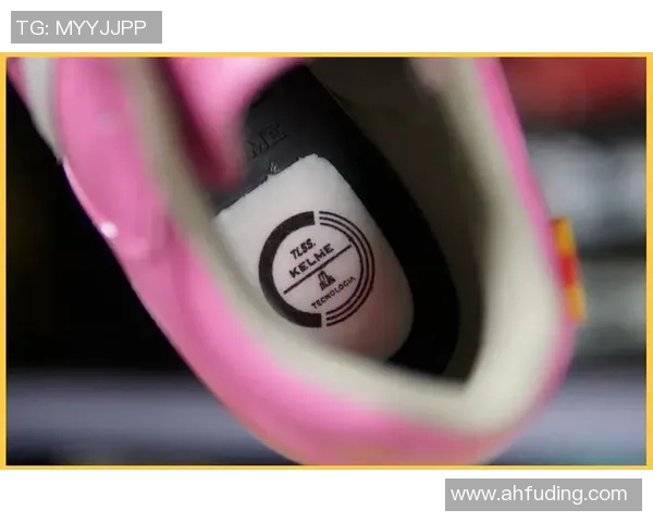 如何解决足球鞋磨后跟的问题提升穿着舒适度与比赛表现的技巧分享